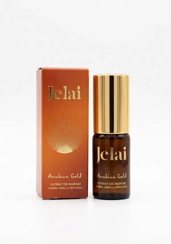 Jelai Arabian Gold — это чувственная парфюмерная композиция и уходовая линейка с ароматом пачули, амбры и ванили