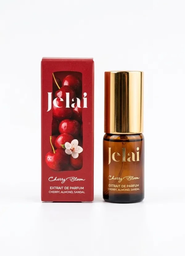 Концентрированные духи Cherry Bloom от бренда Jelai — это парфюм в компактном флаконе объемом 10 мл